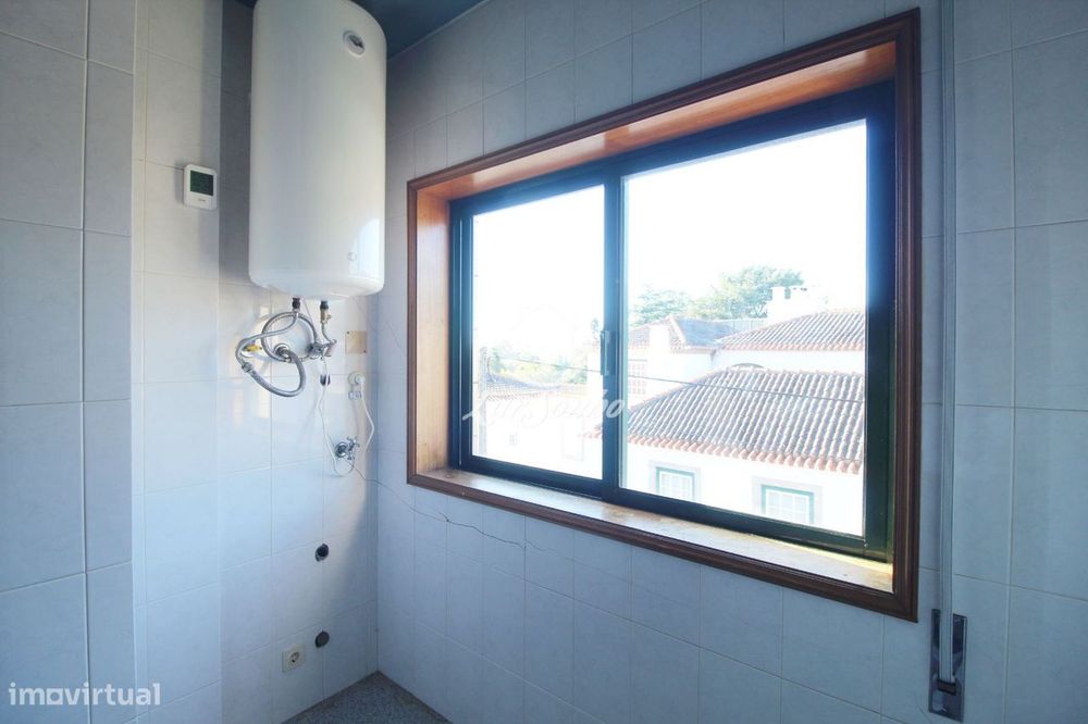 Apartamento T2, situado em Arcozelo, a 4km da Praia
