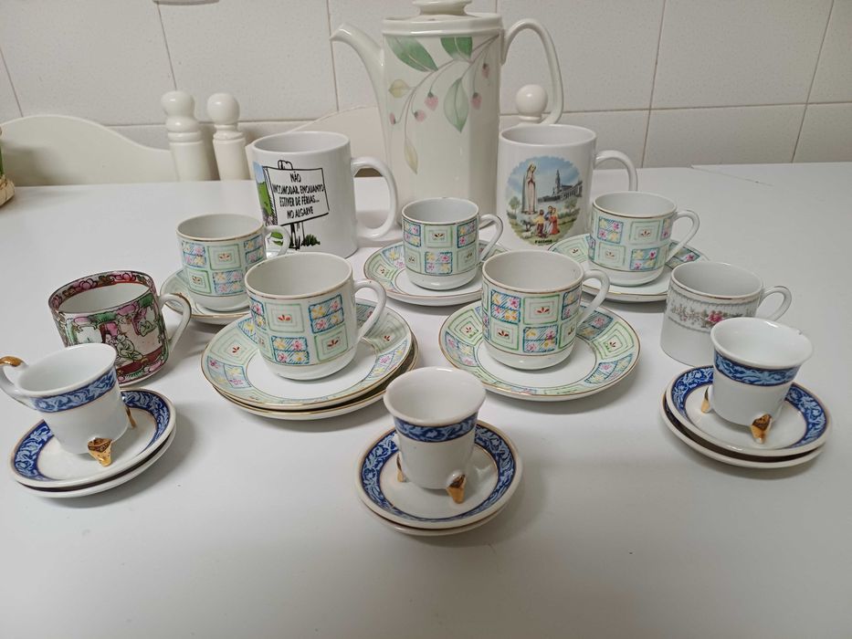 Serviços de chá ou café com bule e canecas