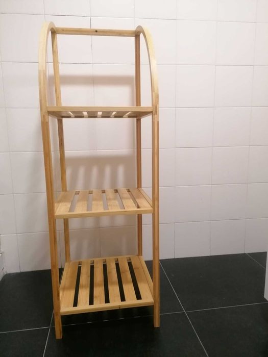 Móvel de casa de banho com prateleiras em madeira