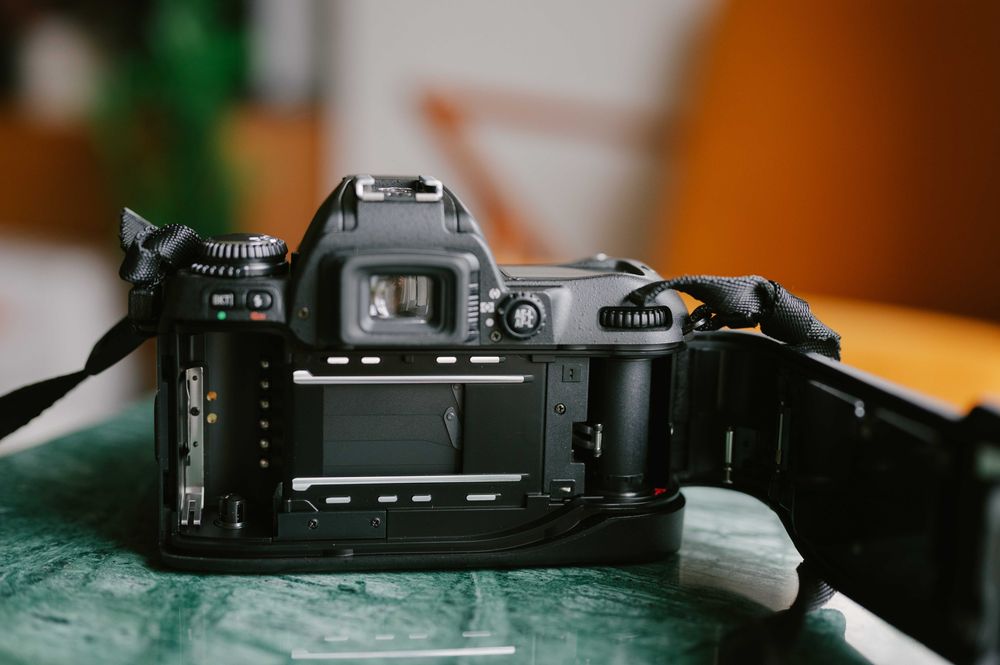 Nikon F80 + Nikkor 28-80mm f/3.3-5.6