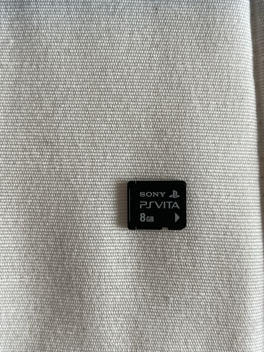 Vendo PS Vita tras um cartão de 8G de memoria