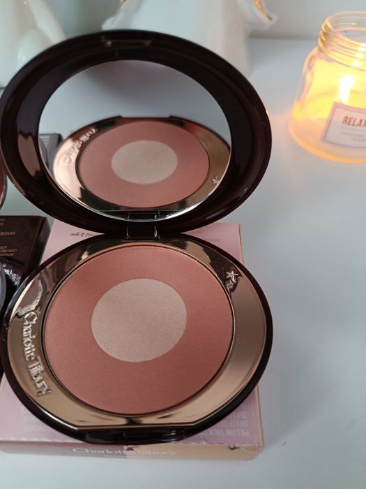 Charlotte Tilbury Pillow Talk Cheek To Chic -dwukolorowy róż w pudrze 8g