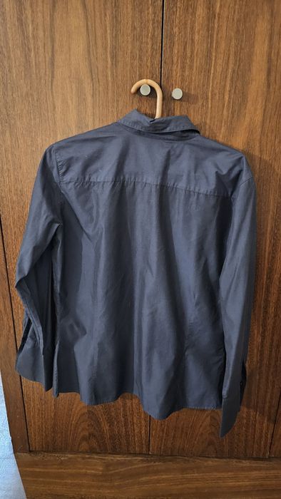 Camisa manga comprida e decote em V