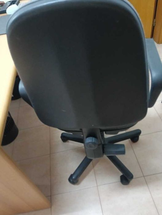 Cadeira de escritório ou quarto de cor cinza