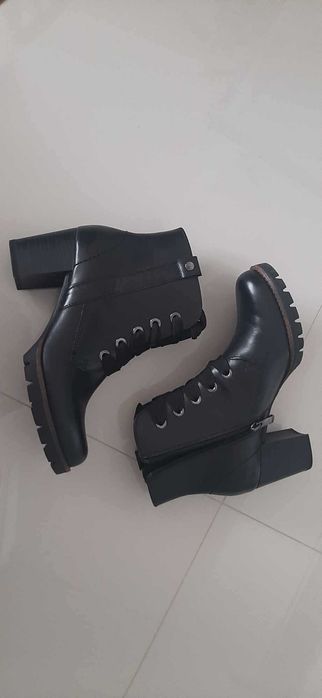 czarne skórzane botki Marco Tozzi