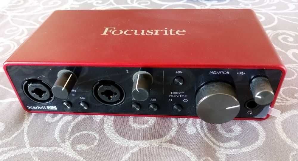 Interface de áudio Focusrite Scarlett 2i2 3rd Gen como nova