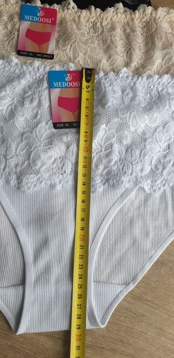 4 ×Damskie majtki figi z koronką XL