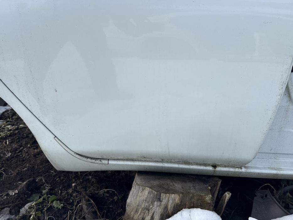 Двері Дверь Двери задні праві білі Nissan Leaf Ніссан ліф 11-17