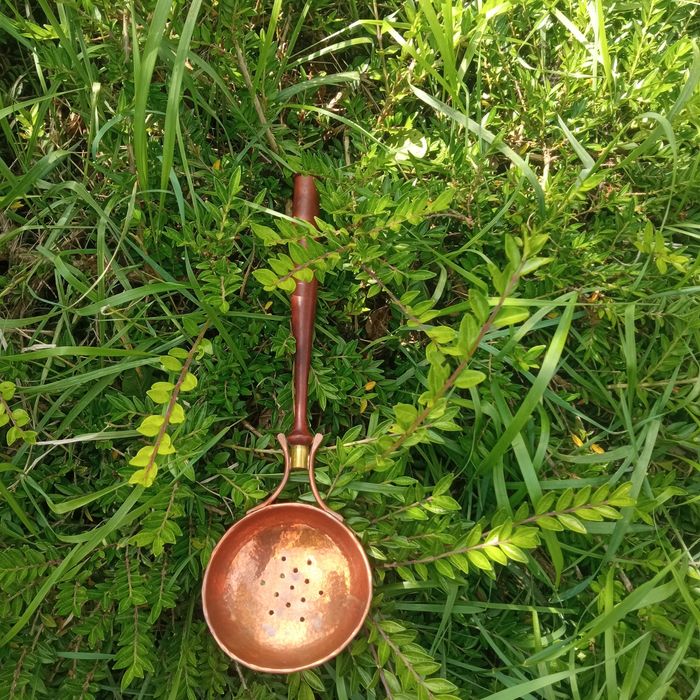 Шумовка из меди с деревянной ручкой