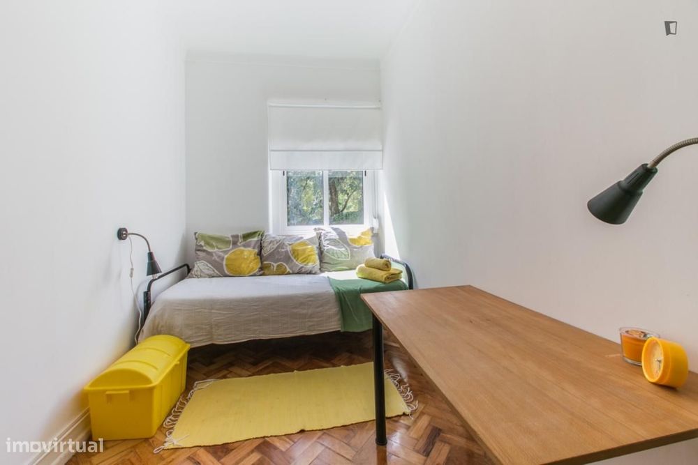 Quarto - localizado em São Sebastião Lisbon