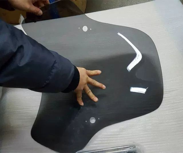 Универсальное ветровое стекло на мотоцикл Givi