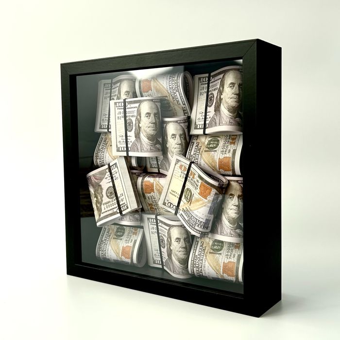 Картина з доларами