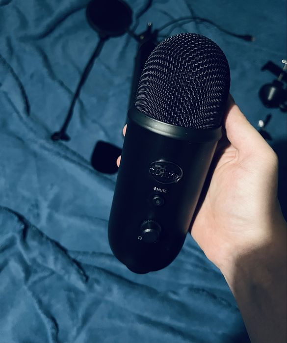 Микрофон Blue Yeti (black)