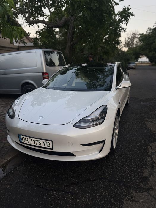 Продам tesla model 3 long range 2020 года
