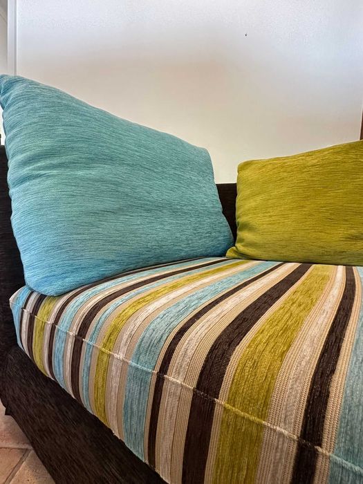 Sofá Chaise Long com Almofada de Penas – Excelente Estado