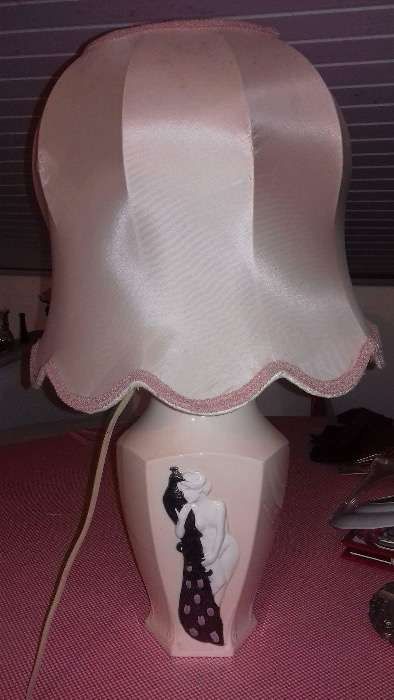 Candeeiro rosa de porcelana