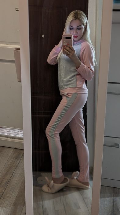 Sprzedaję bardzo ładny dres.