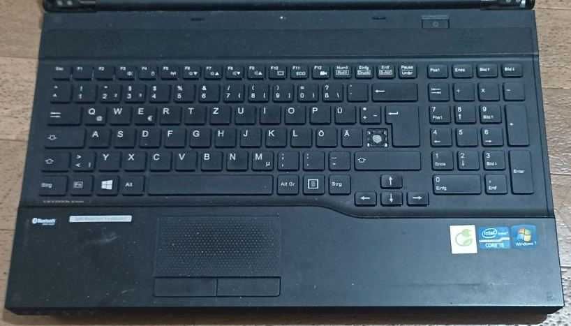 Fujitsu Lifebook AH532 целиком по частям (разборка)