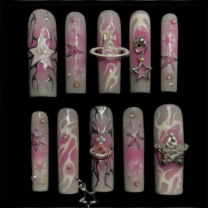 Накладні нігті на замовлення