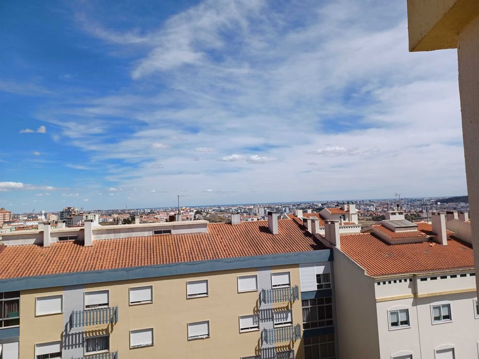 Alugo quarto em Amadora