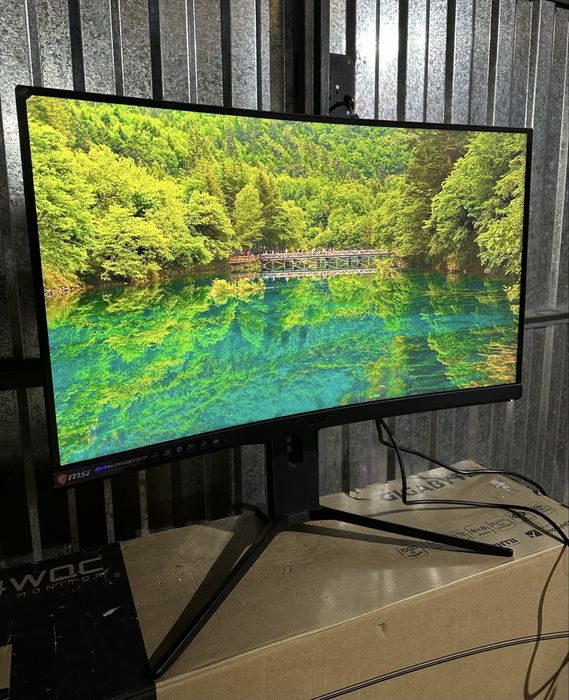 MSI Optix MAG271CR Black монитор