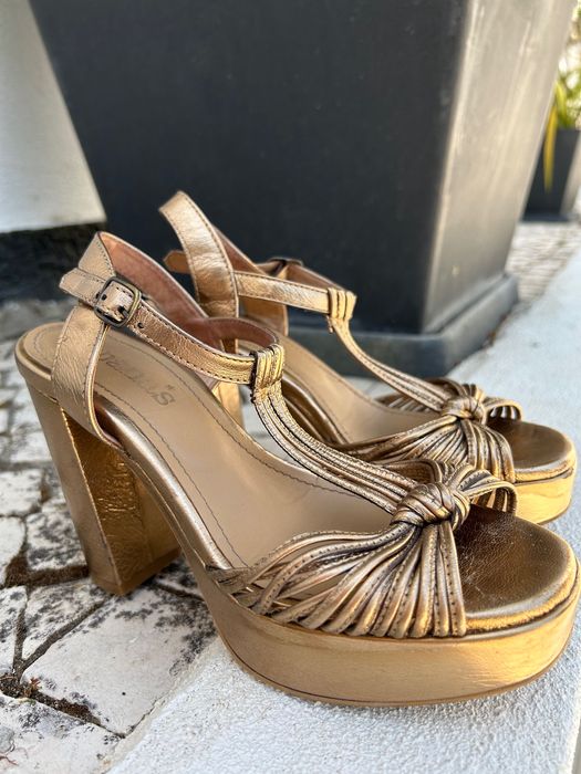 Sandálias Cubanas Douradas