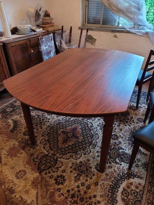Mesa em madeira maciça em óptimo estado