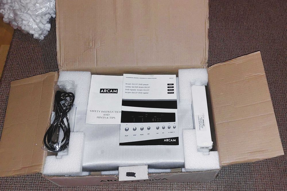 Odtwarzacz DVD / SACD multichannel 5.1/ CD Arcam DiVA DV137 Audiophile