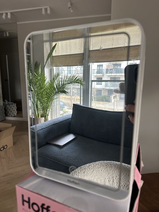 Lodówka na kosmetyki z lusterkiem