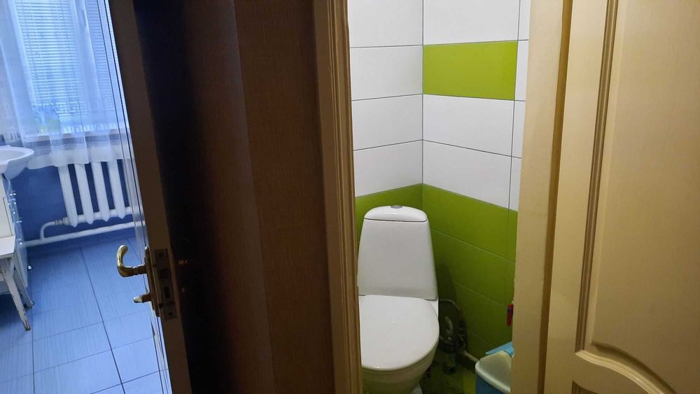 Продається двоповерховий будинок.