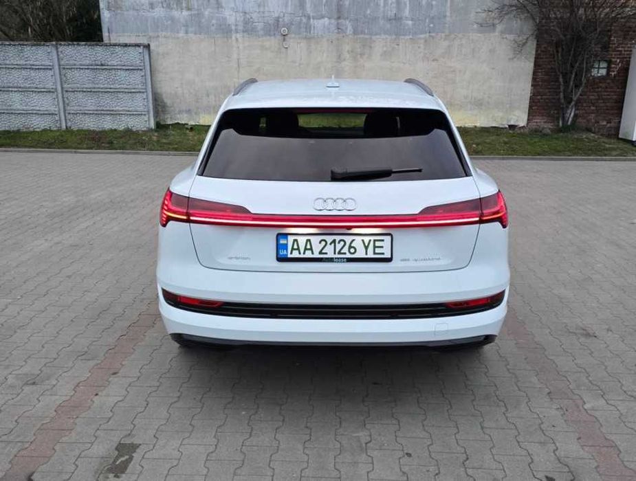 Оренда Audi E-Tron S-Line