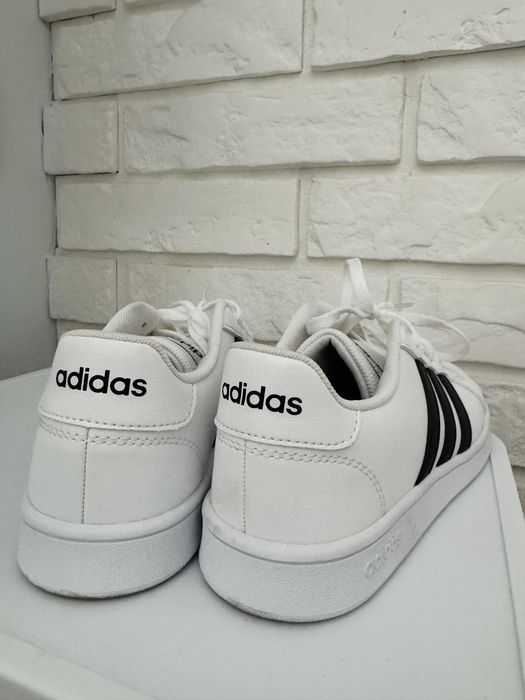 Buty sportowe marki Adidas damskie rozm. 36