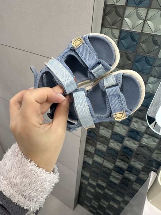 Дитячі босоніжки h&m