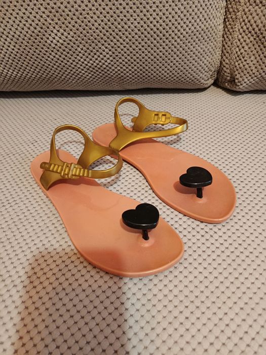 Босоніжки бренлу Zhoelala