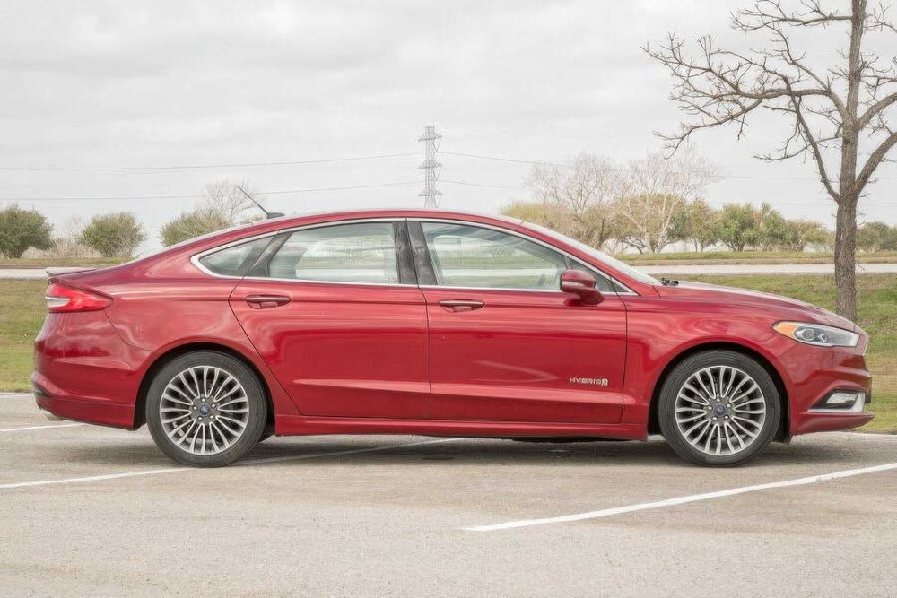 Ford Fusion Hybrid Titanium      2017