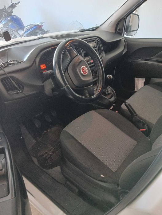 Carrinha Fiat doblo