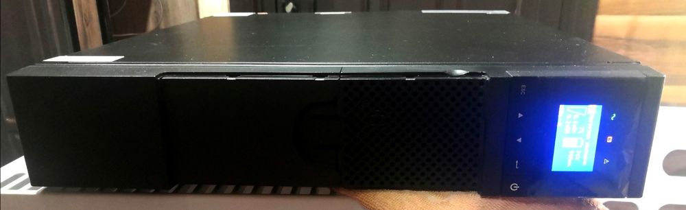 Инвертор 2.2квт  " EATON" 5PX2200iRT