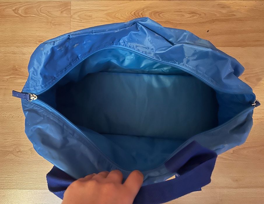 Saco Azul muito espaçoso