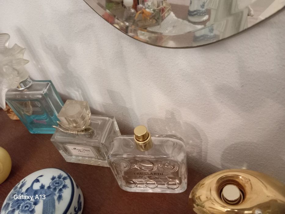 Perfumes frascos vazios colecção