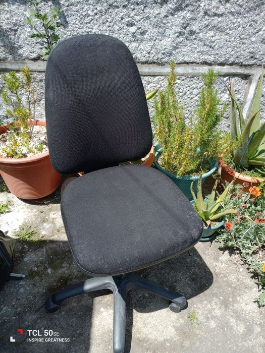 Cadeira para secretária em bom estado.
