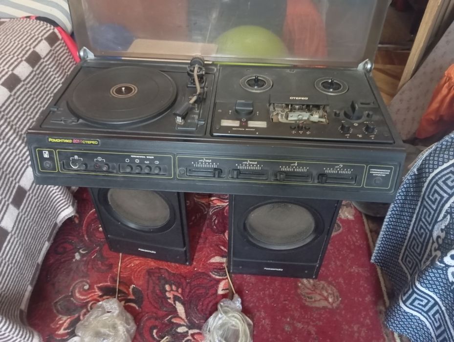 "Стереофаническое компбинирыванре устройство" романтика 201-1 стерео