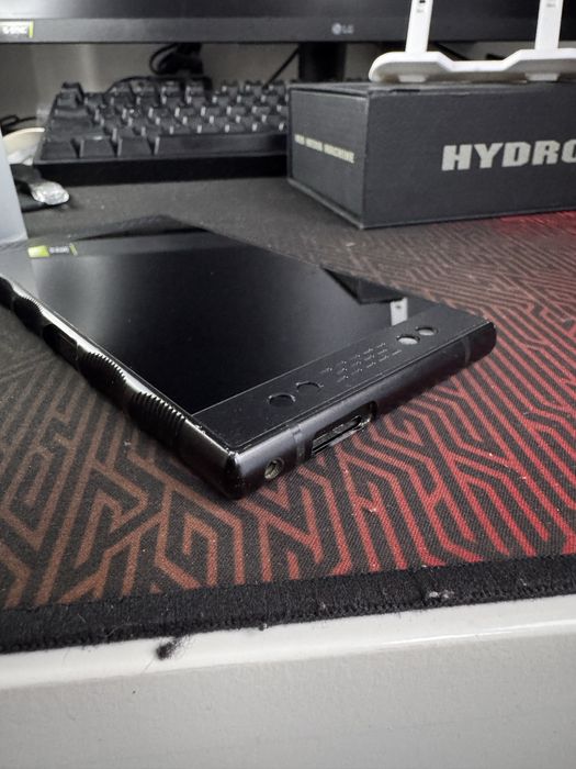 Рідкісний Red Hydrogen One, 128gb