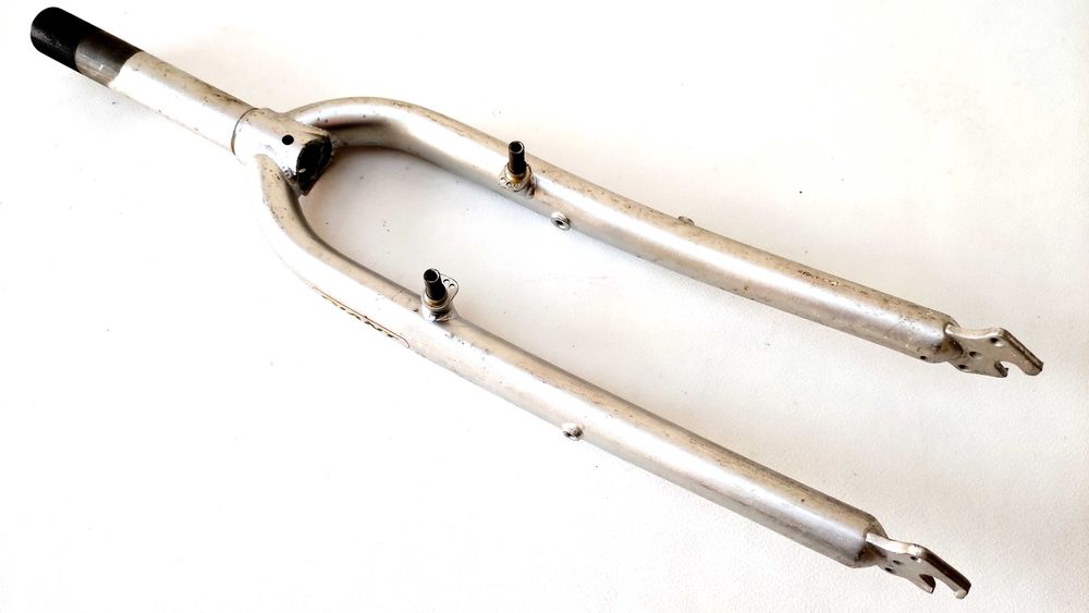 Widelec rowerowy GIANT stal 1 i 1/8'' koło 26'' Srebrny nr 312