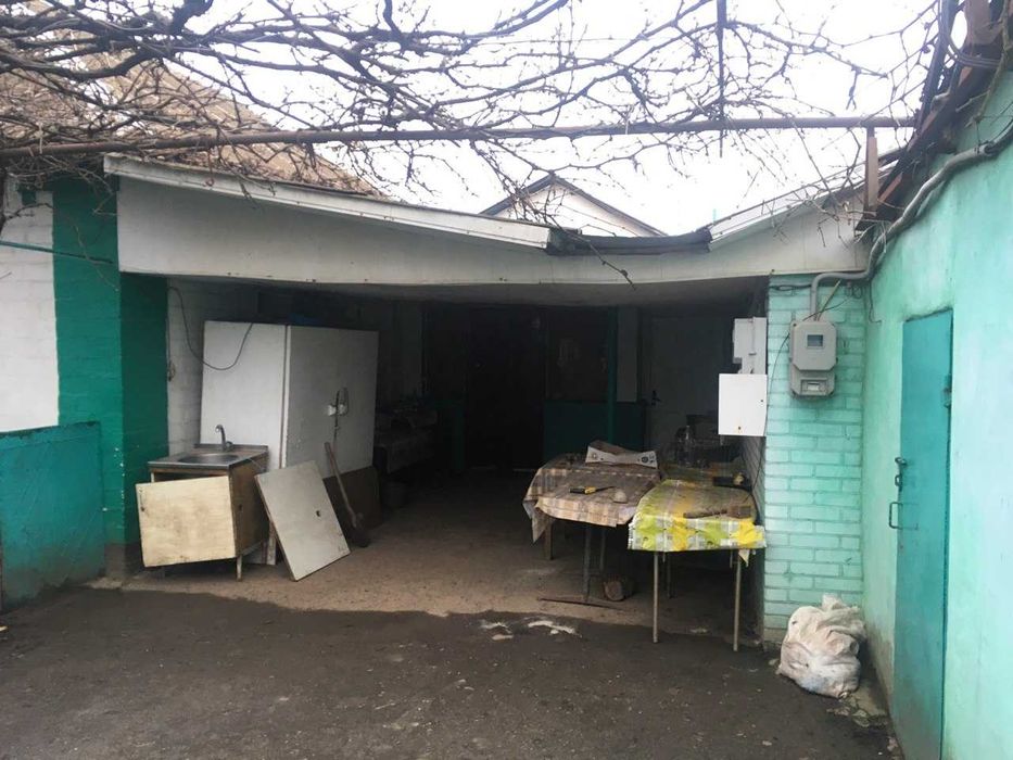 Продається будинок з територією та магазином