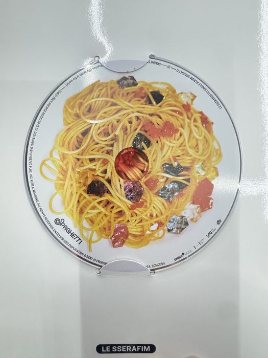 Альбом LeSserafim Spaghetti