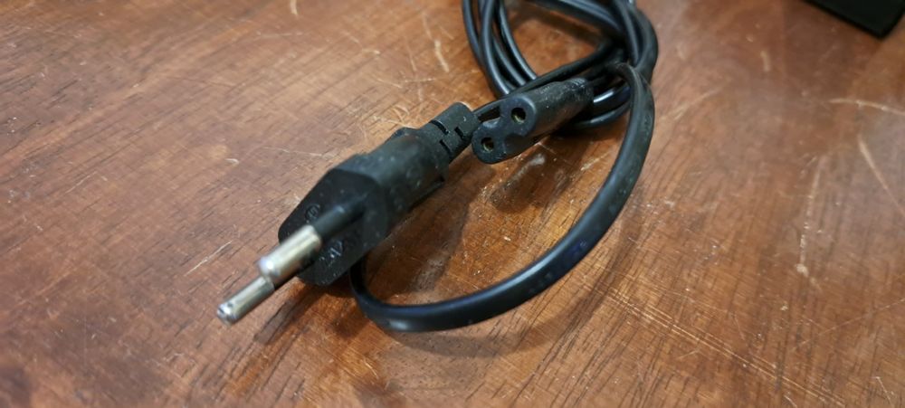 Kabel zasilający. ÓSEMKA.