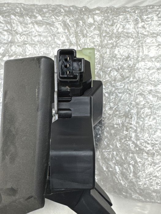 Fecho da mala de Tesla Model 3 de 2018 a 2023