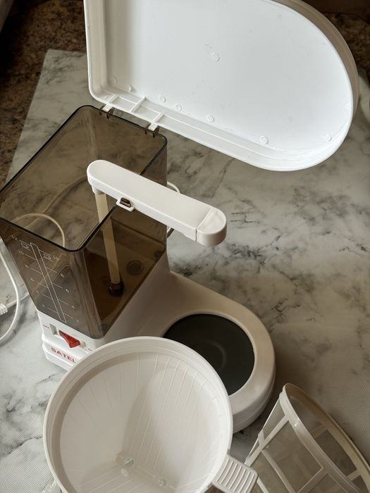 Электрическая кофеварка Mammonlex MM-170