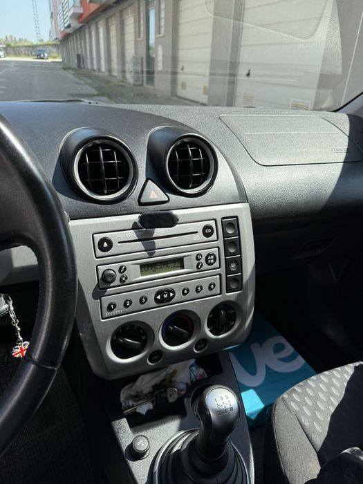 Vendo Ford Fiesta 1.2 gasolina 2004