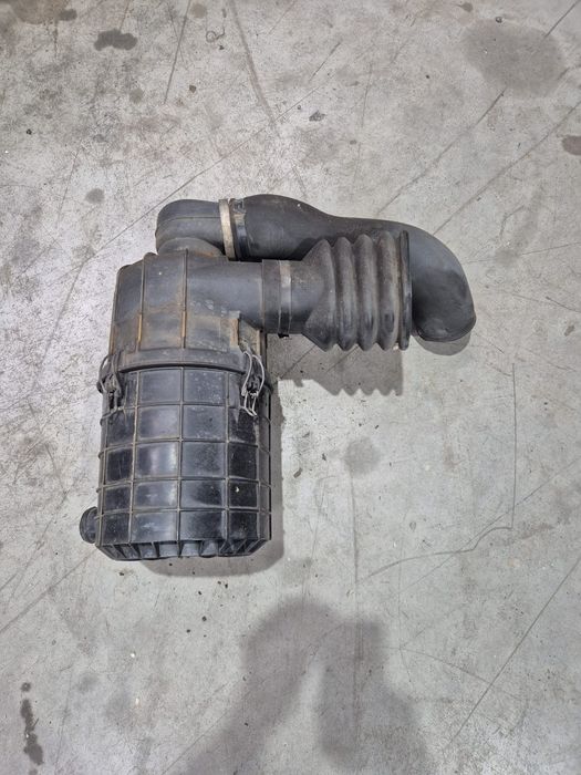 Caixa de filtro de ar Nissan Cabstar 3.0TD